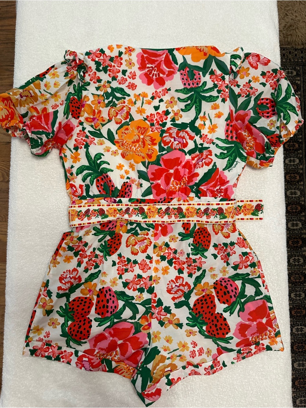 FARM Rio Flowerful Sketch Floral V-Neck Romper with Strawberry White Women Med - Picture 8 of 15
